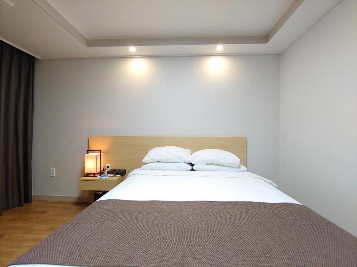 Jeju Lavender Hotel Seogwipo Exterior photo