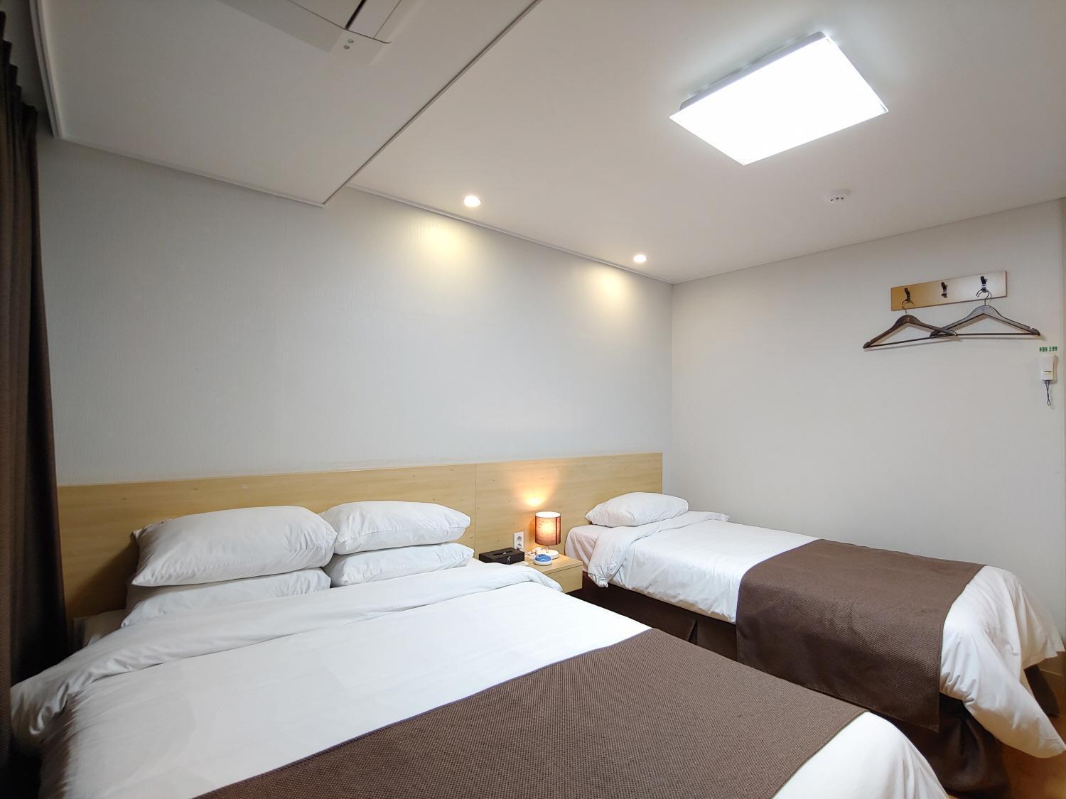Jeju Lavender Hotel Seogwipo Exterior photo